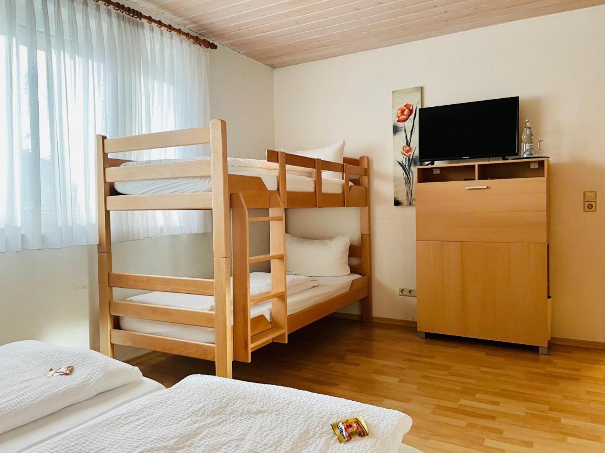 Отель Gastehaus Gluck Wir Haben Immer Eintrittskarten Fur Den Europa-Park Fur Sie! Руст Экстерьер фото